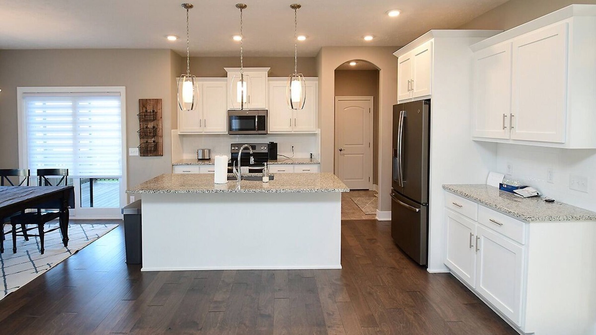 Omaha House | 5 bedroom Spacious Home w/ entertainment & 5 mins from interstate!