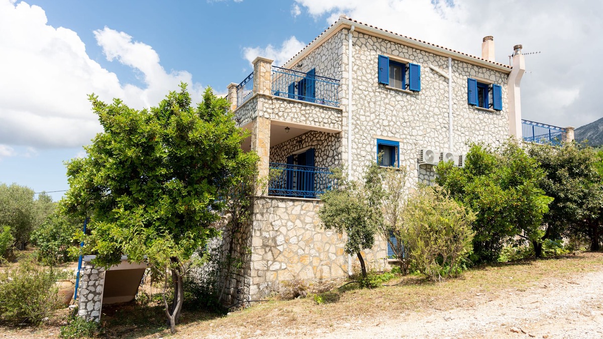 Leivathos Villa | 5 bedroom Stone Villa in Trapezaki