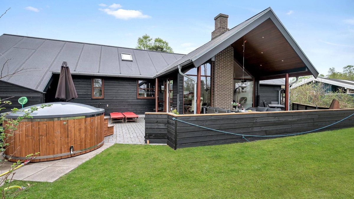 Grena Strand House | 5 bedroom stunning home in Grenaa
