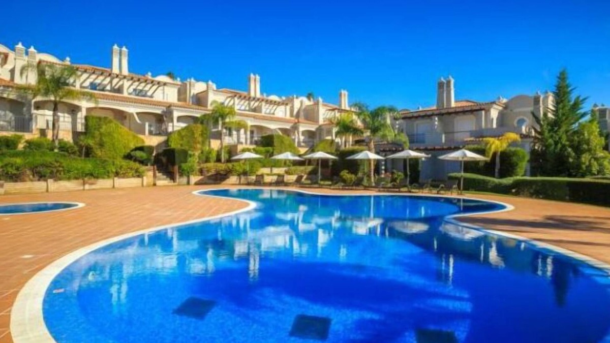 Cerro do Mocho Villa | 5 bedroom townhouse with communal pool in the Crest A436 - Almancil, Algarve
