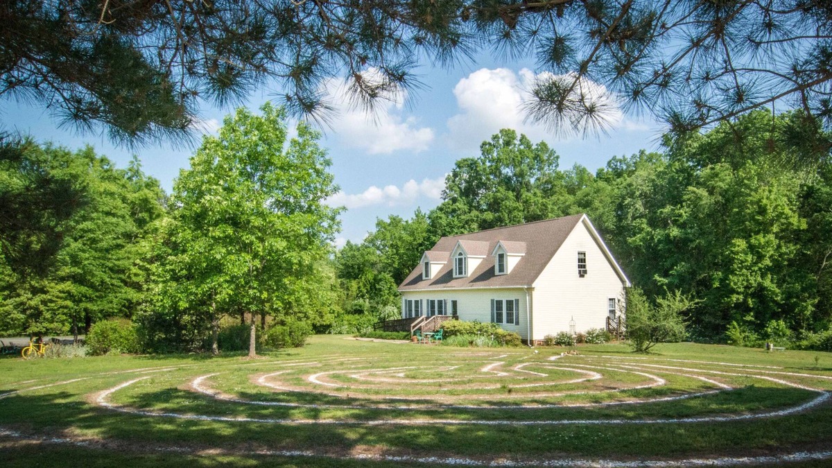 Southmont House | 5-bedroom vacation home with a vortex and a labyrinth