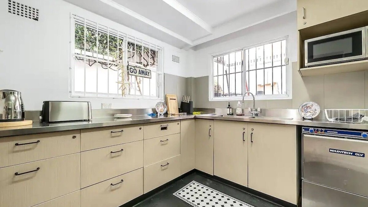 Kings Cross House | 5 Bedroom Victorian Terrace Minutes to Everything