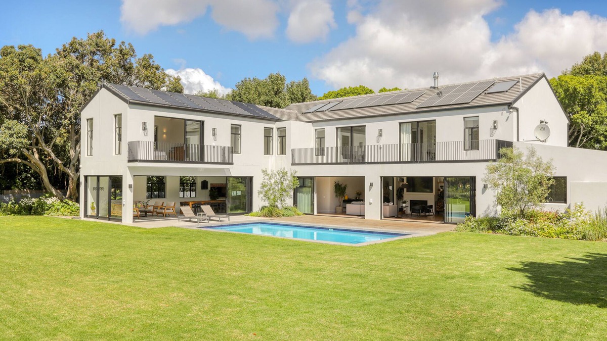 Constantia House | 5 bedroom with Stunning garden, pool and views. Dream family vacation home