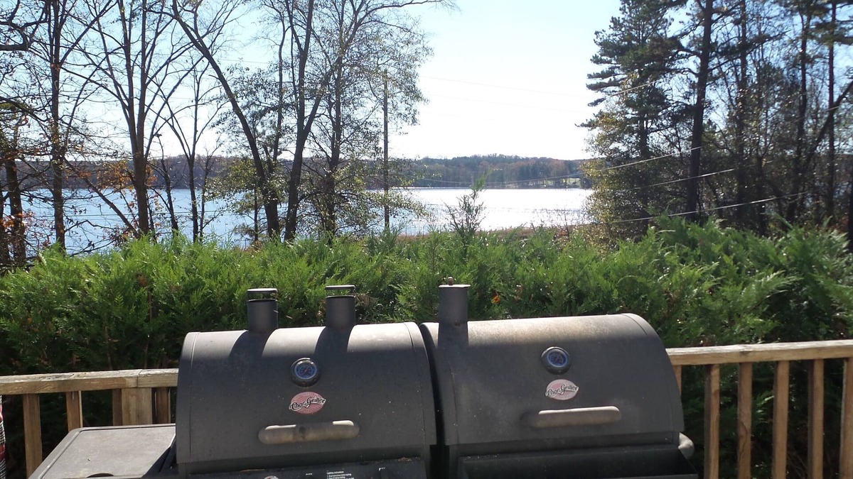 Bogart House | 5 bedrooms/10 beds Beautiful Lake view! Long term and Monthly rentals Welcome!