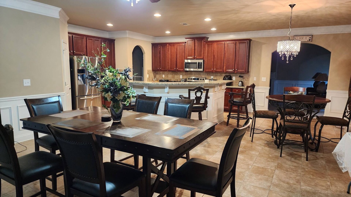 Auburn House | 5 bedrooms/4 baths/sleeps 14 (8.7 miles from Jordan-Hare Stadium).