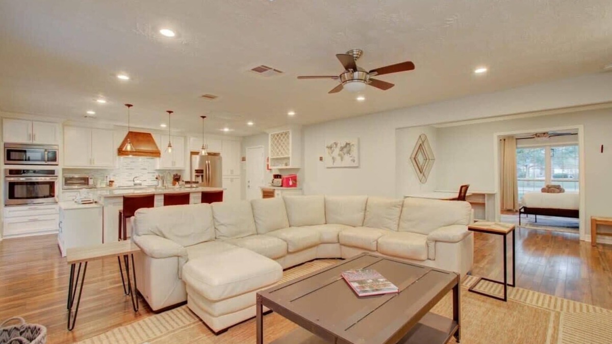 Westbury House | 5 Bedrooms, Lux Home Near NRG, Med Ctr and Galleria
