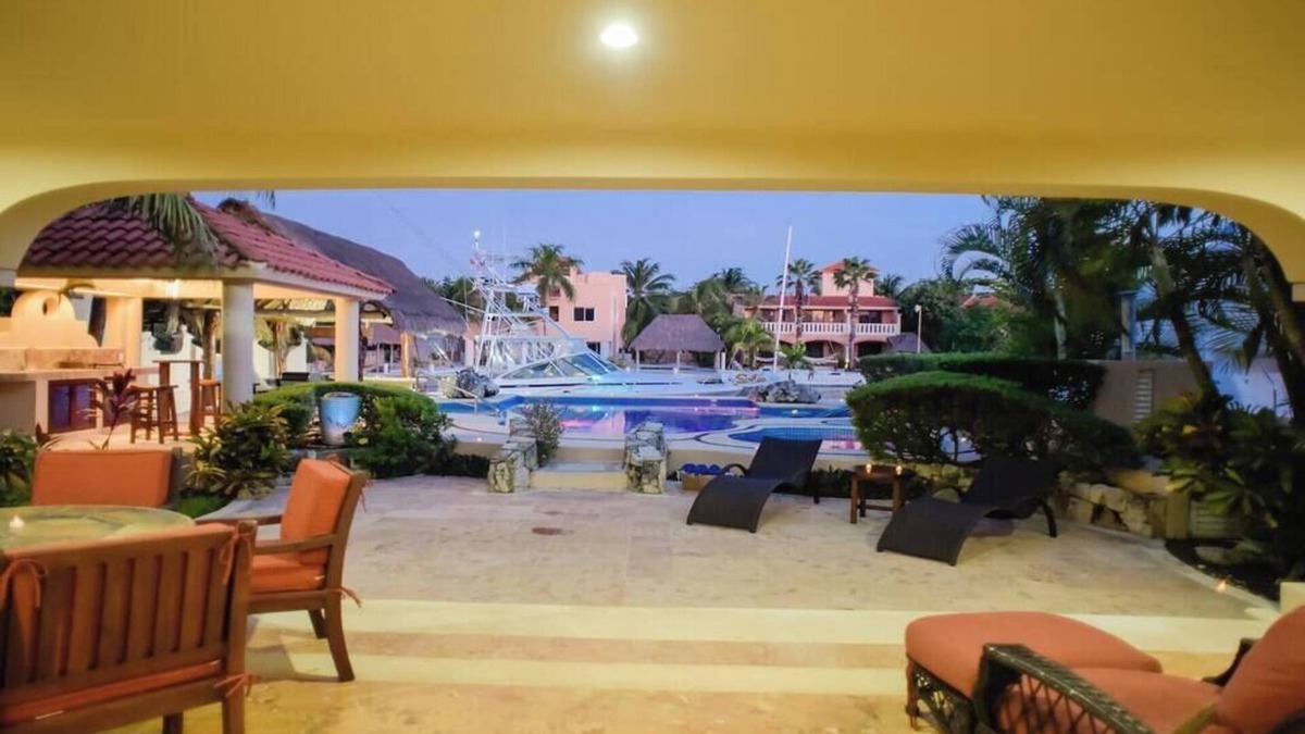 Puerto Aventuras House | 5 Bedrooms Marina Front Villa + Boat trip included after 7 nights Rental!