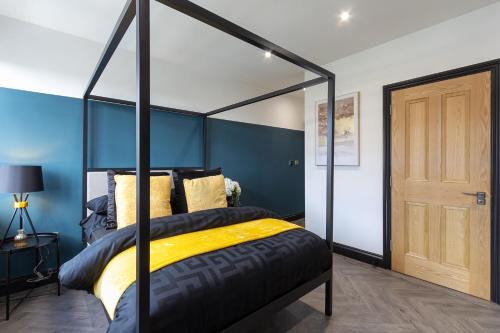 Brighton Apartment | 5 Beds 2 Bath City Apartment On Street Parking - Rose Platinum Properties