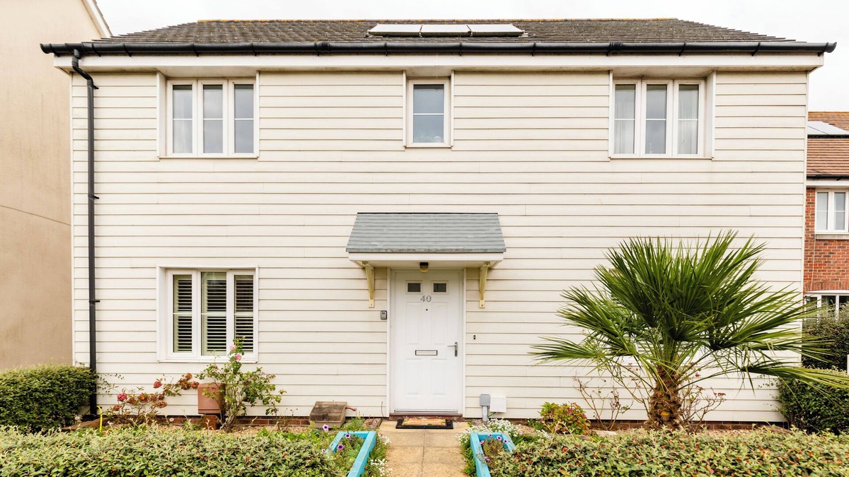 Chichester House | 5 beds in 4 bedrooms Jungle House