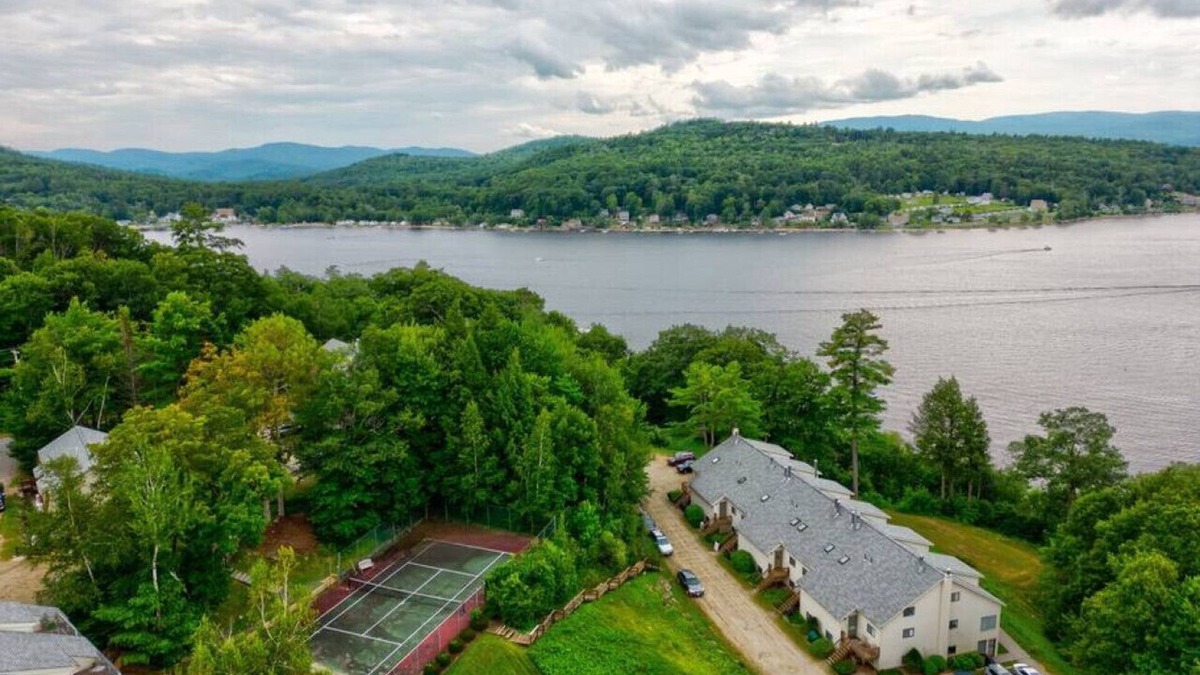 Bristol Apartment | * 5 BEDS Lakefront Beach Access