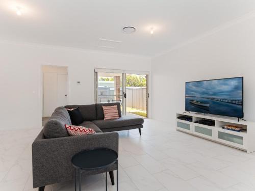 Fingal Bay House | 5 Bent Street huge house with Foxtel and Aircon