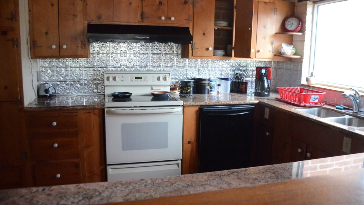 Tanque Verde House | 5 BR, 3 BA 2800 Sf Home Huge Deck/Shared Pool 5.7 Acres, Courtyards