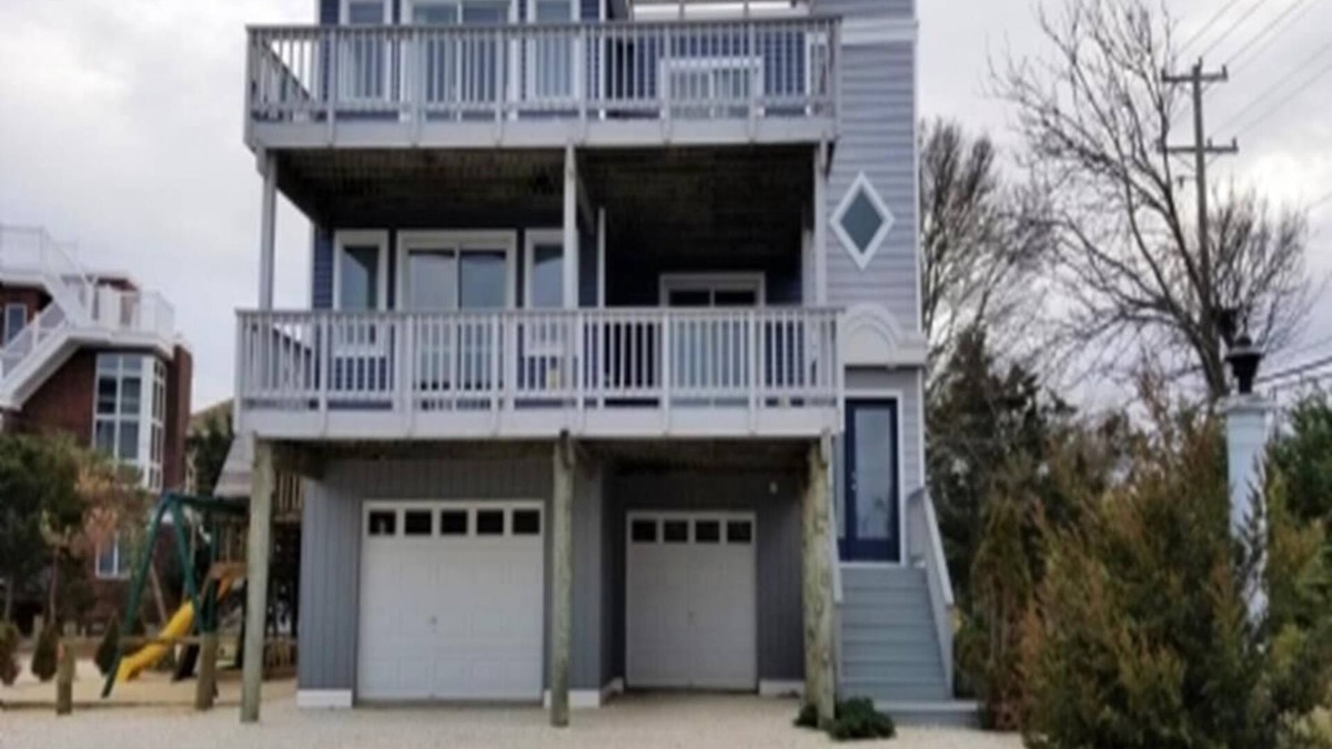 Loveladies House | 5 BR, 3rd from the ocean