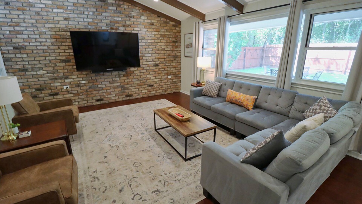 Highlands - Perkins House | 5 BR Highland House! 20 Minute walk to Tiger Stadium! Level 2 EV Charger!