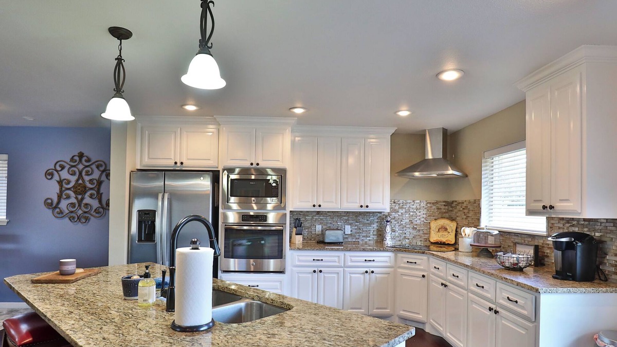 Abilene House | 5 BR Home all King Beds near ACU/HSU/Downtown