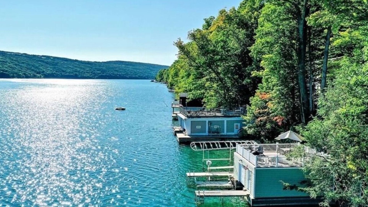 Moravia Cottage | 5 BR with Boathouse on Skaneateles Lake
