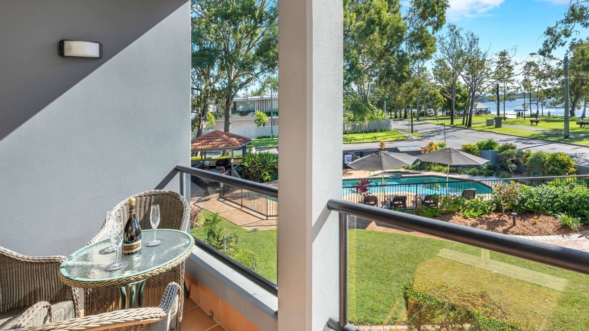 Noosaville Apartment | 5 Como Noosa, River front apartment