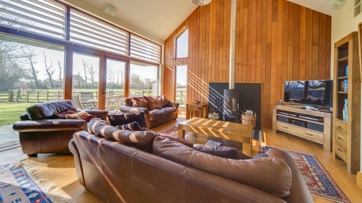 Newport House | 5* Converted Barn in an area of 'Outstanding Natural Beauty'. Sleeps 6 + baby