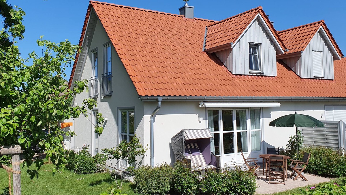 Rosenhagen House | 5 * holiday home on the Baltic beach with sauna, fireplace, Wi-Fi and garden