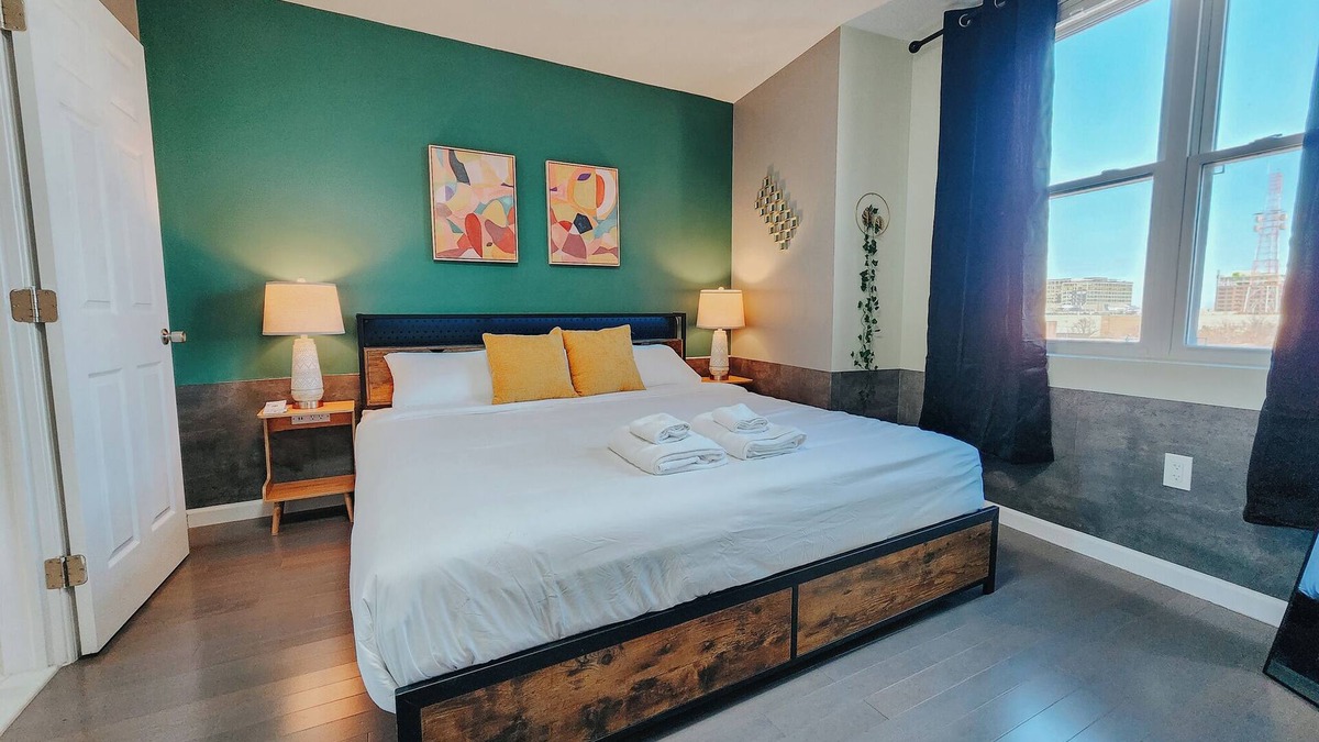 Poplar Apartment | 5 King Beds/5 En-Suite Bathrooms/Ping-Pong