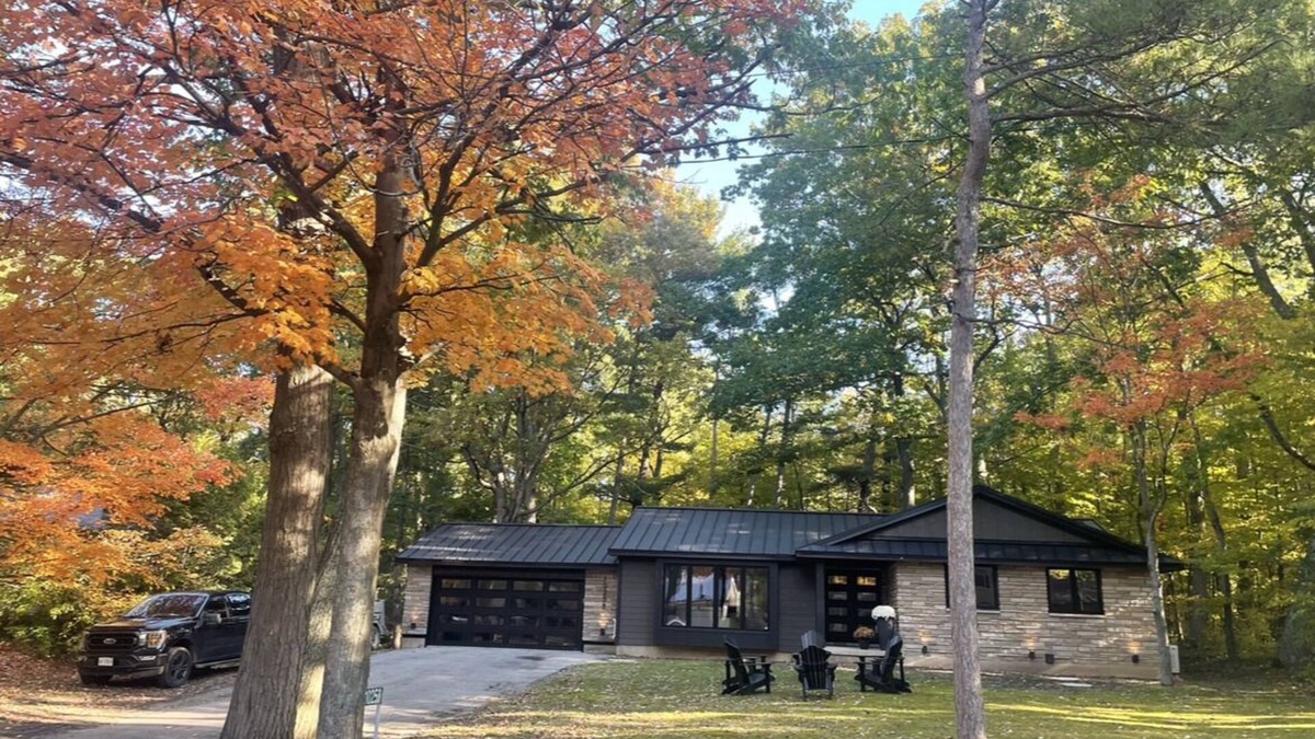 Grand Bend House | 5* Lavish Luxury Home in Grand Bend where the Sunsets are Breathtaking