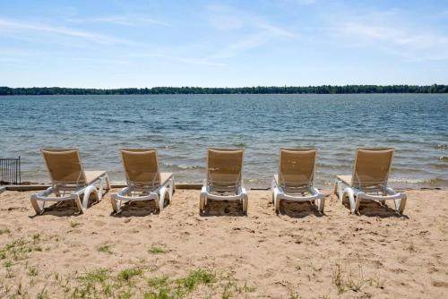 Mayfield Apartment | 5 Lodges Together by Fife Lake - Group Retreat