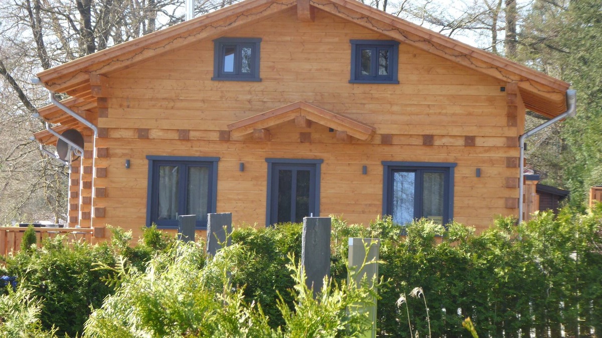 Hahnenklee House | 5 * log cabins with sauna, fireplace, terrace, barbecue etc. in alpine chalet style