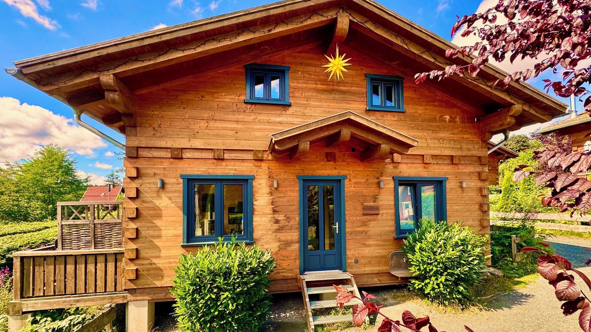 Hahnenklee House | 5 * log cabins with sauna, fireplace, terrace, barbecue etc. in alpine chalet style