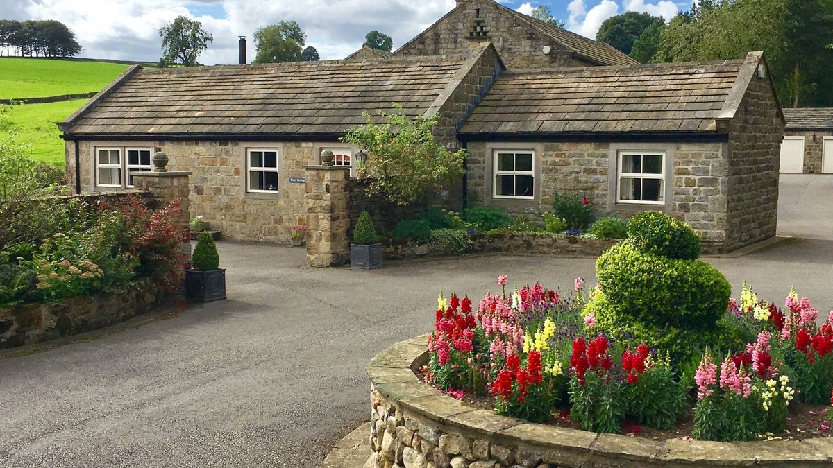 Ripley Cottage | 5⭐️ luxury 2 bedroom rural retreat on a small private estate in North Yorkshire