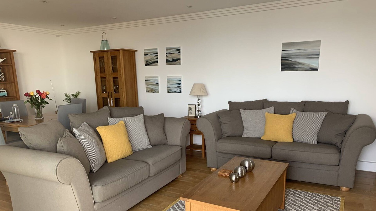 Cowes Apartment | 5* Luxury Apartment - 2 Bedrooms And 2 Bathrooms with amazing Solent views.