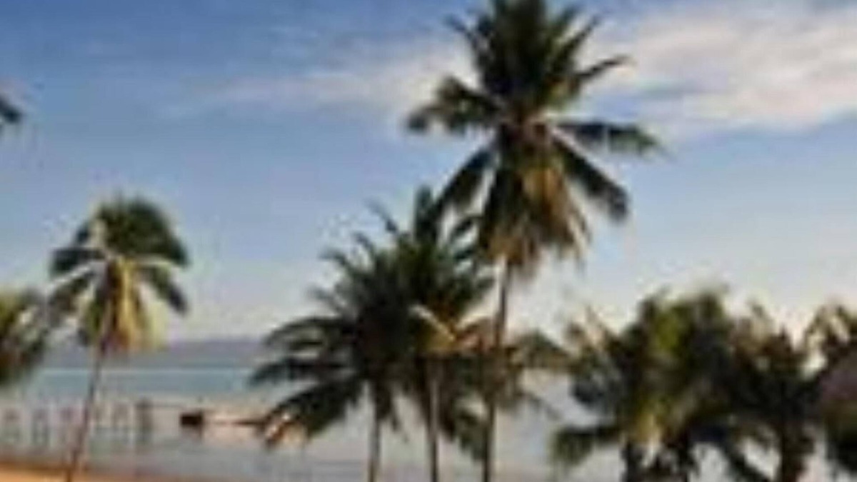 Maprao Island House | 5* Luxury Beech Villa on Phuket's only and most prestigious 5* Island Resort.