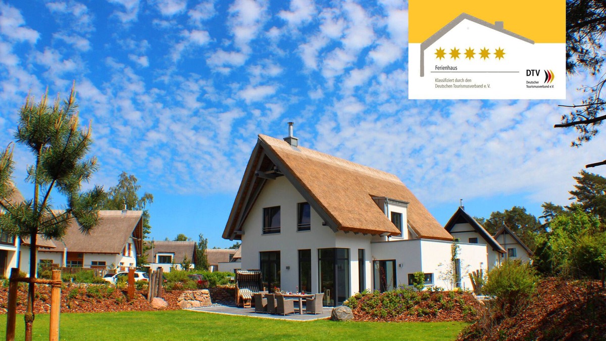 Karlshagen House | 5 * Luxury Thatched directly in the dune forest on the beach, a spa tub, a sauna, SSC