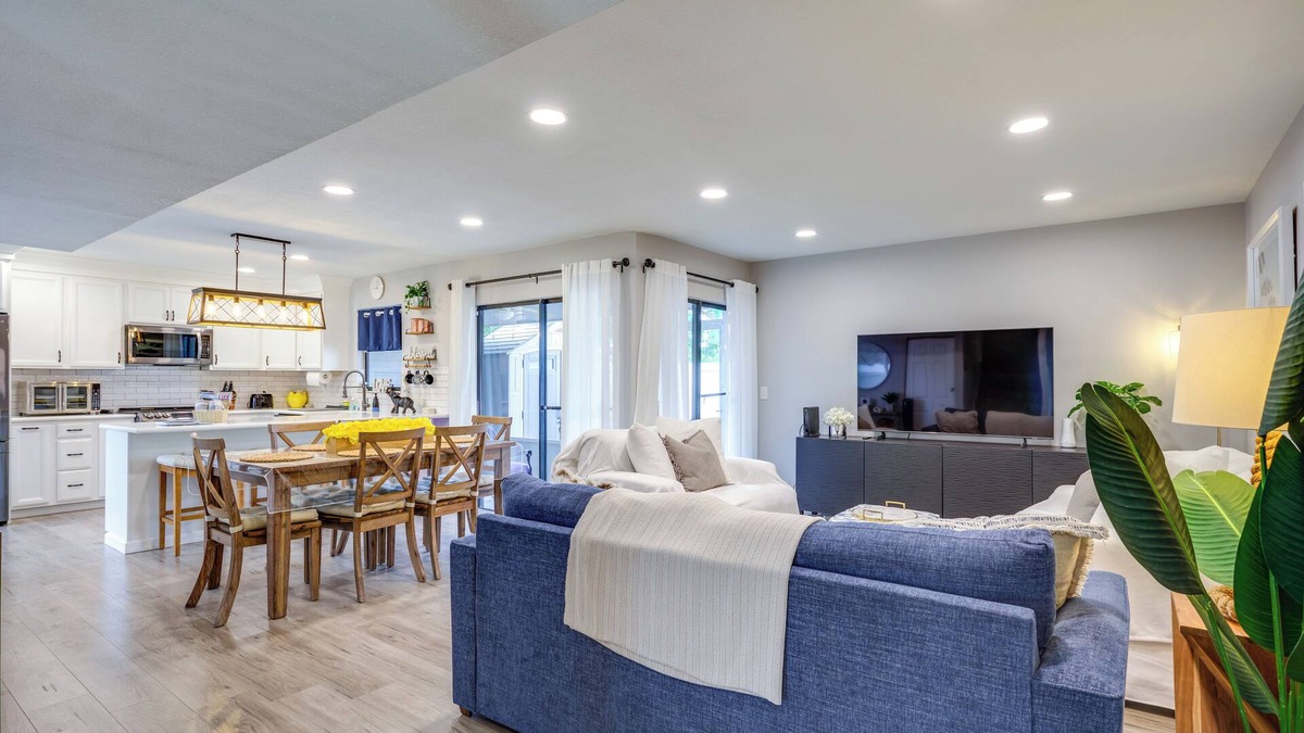 Jupiter Village House | 5 Mi to Beach: Jupiter Townhome w/Pool Access