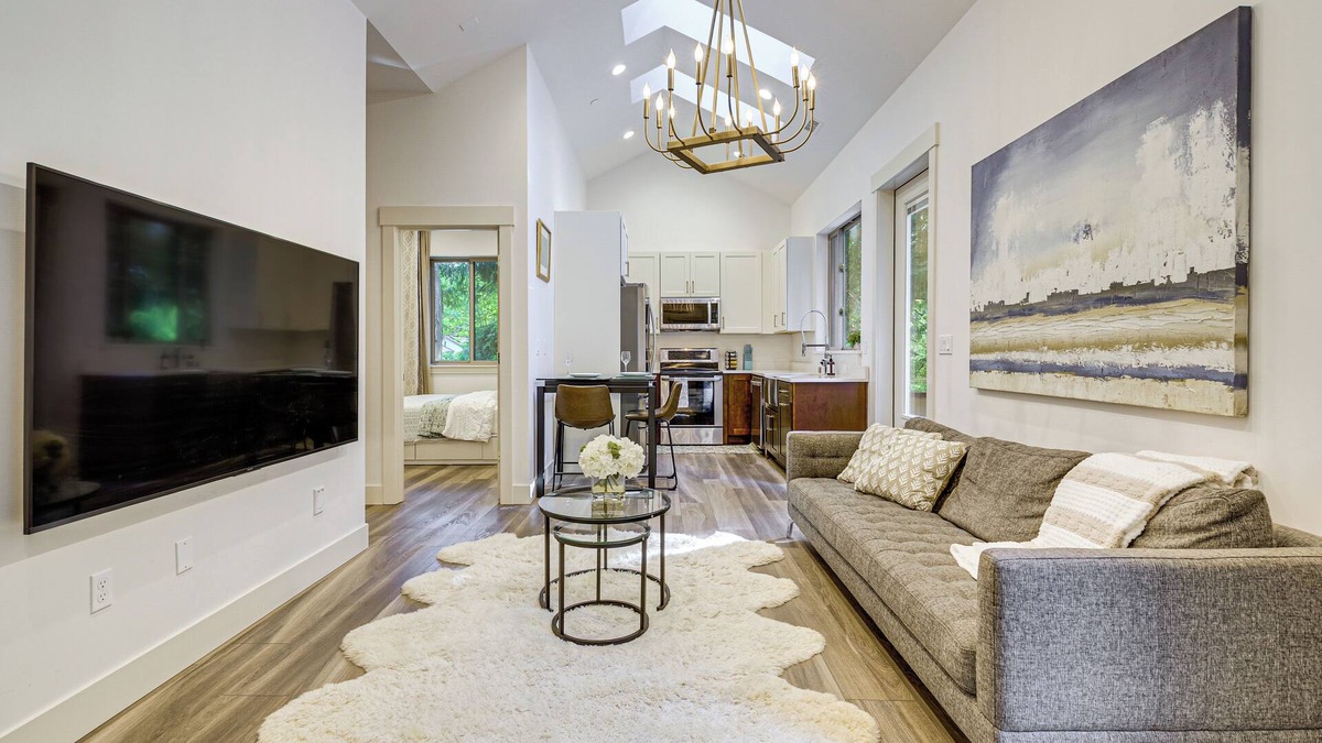 Redmond House | 5 Mi to Chateau Ste Michelle: Creekside Escape!