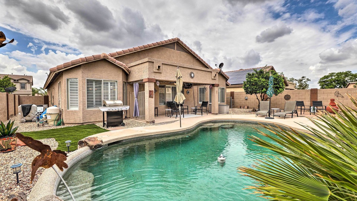 Roseview House | 5 Mi to Golf Courses: BBQ-Ready Surprise Home