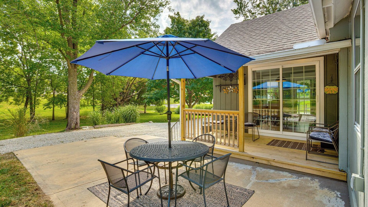 Kansas City House | 5 Mi to Kansas Speedway! 'Cowtown Cutie KC'