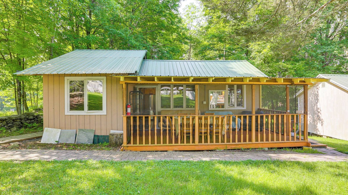 Mongaup Valley Cabin | 5 Mi to Monticello Raceway: Cabin Near Shops