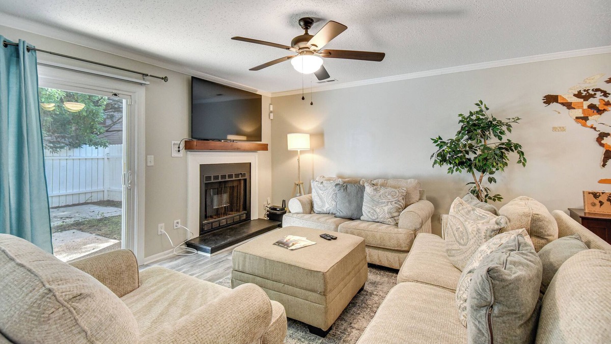 Norfolk - Virginia Beach House | 5 Mi to NAS Oceana: Townhome w/Fenced Yard!