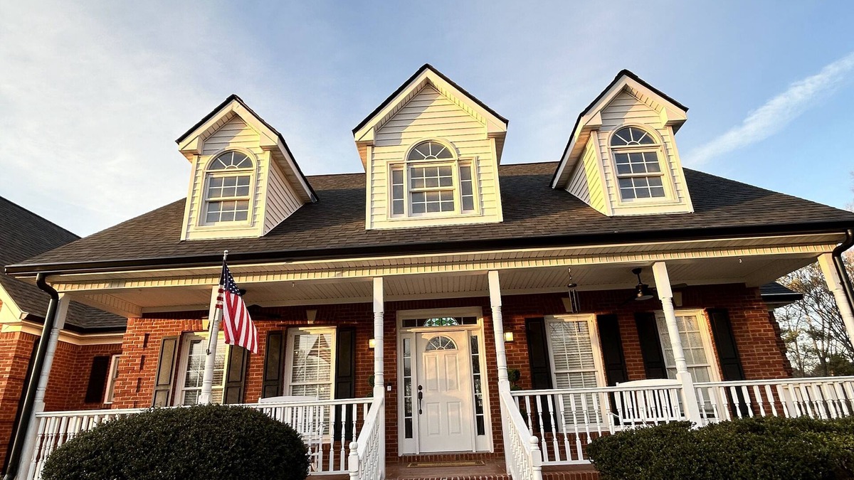 Monroe House | 5 min-downtown Monroe, & Wedding Venues. UGA Stanford Stadium just 20 minutes!