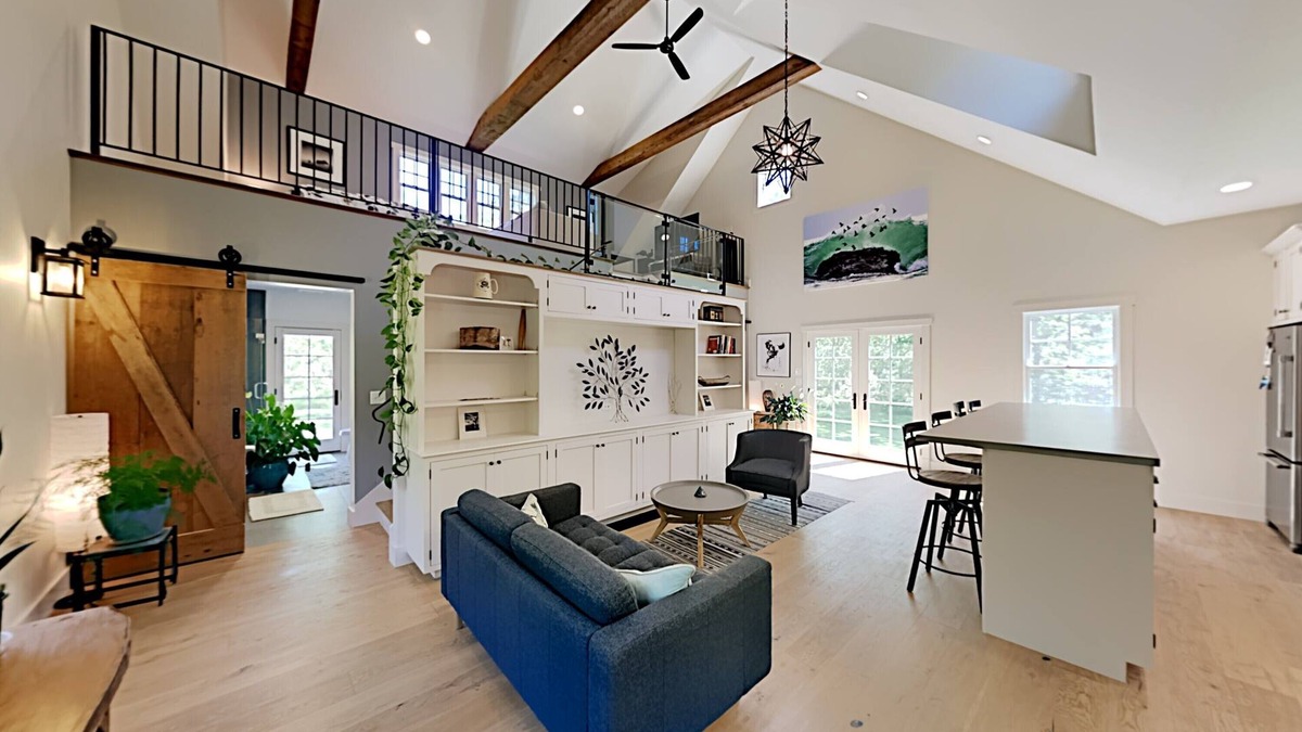 Katama House | 5 Min Drive to Beach/Downtown