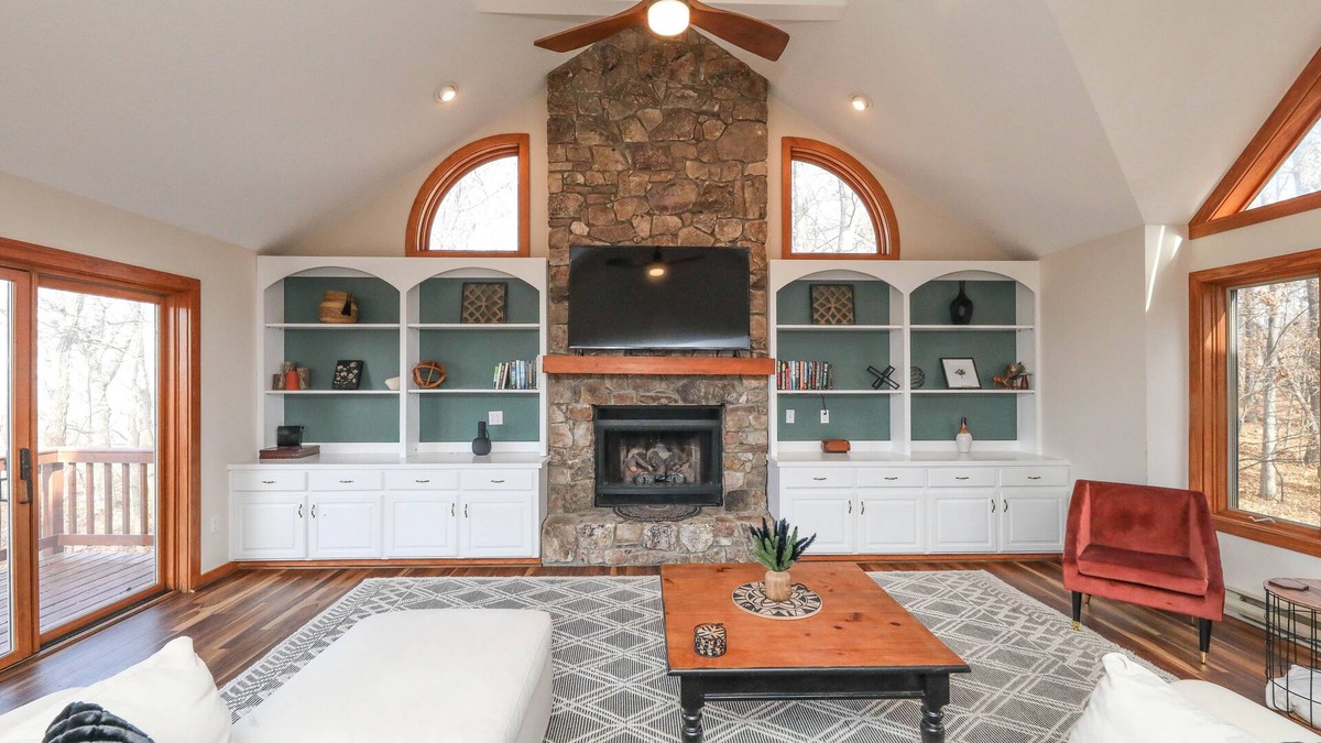 Lyndhurst House | 5 min from slopes. Luxury Wintergreen Mt Home + All the Amenities!
