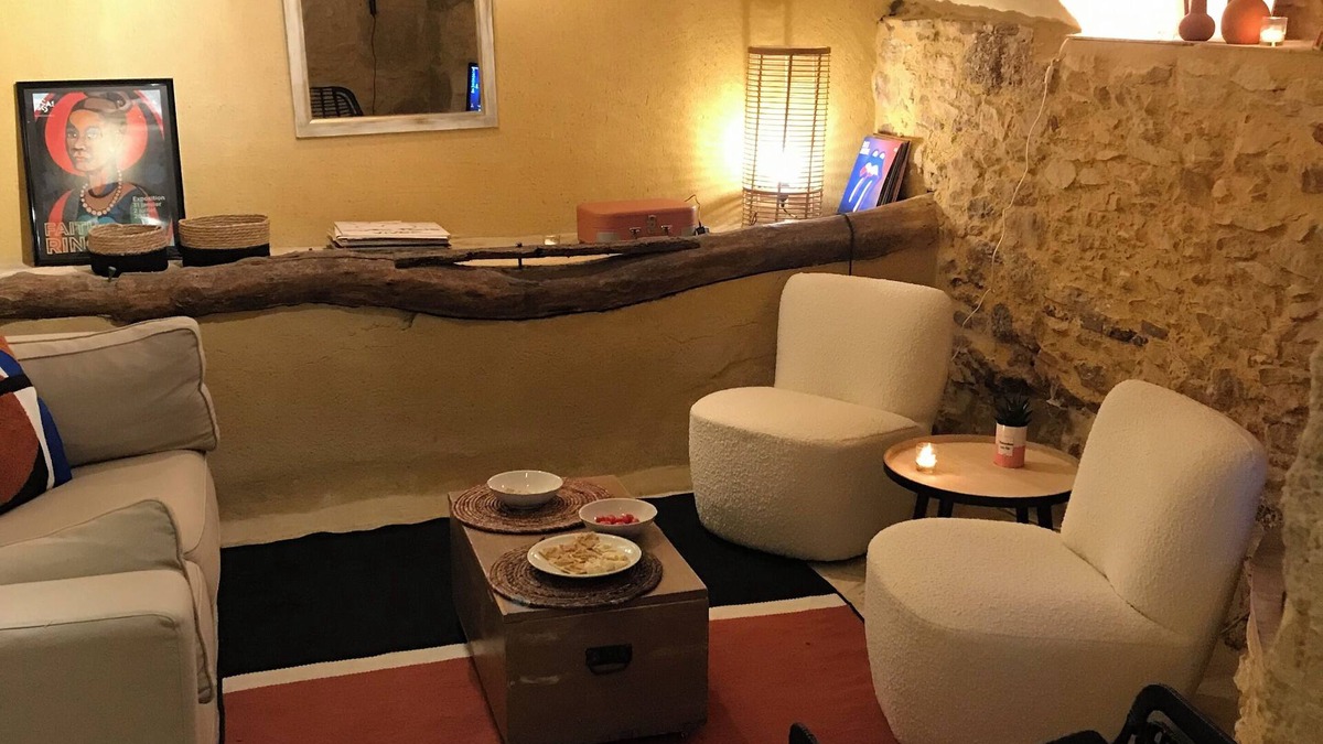 Saint-Maximin House | 5 min from Uzes Logement de charme with jacuzzi in its beautiful courtyard.