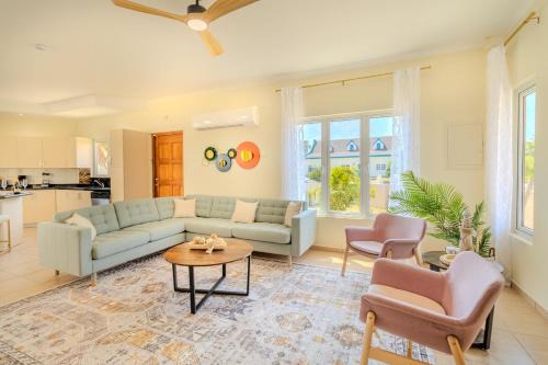 Opal Apartment | 5 min to Beach Luxe Villa Opal Breeze by Bocobay