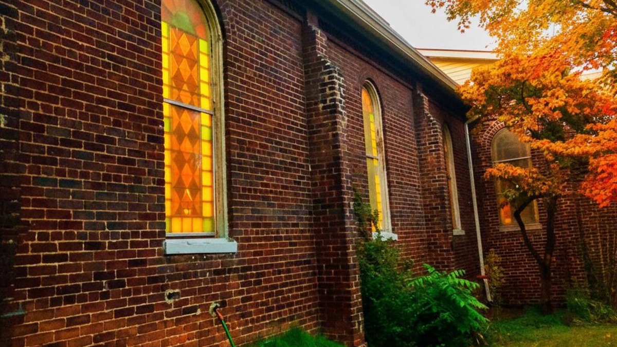 Clifton Forge Cabin | 5 min to Douthat, Stained Glass, Fall Foliage, King Bed, Fly Fishing, Fireplaces