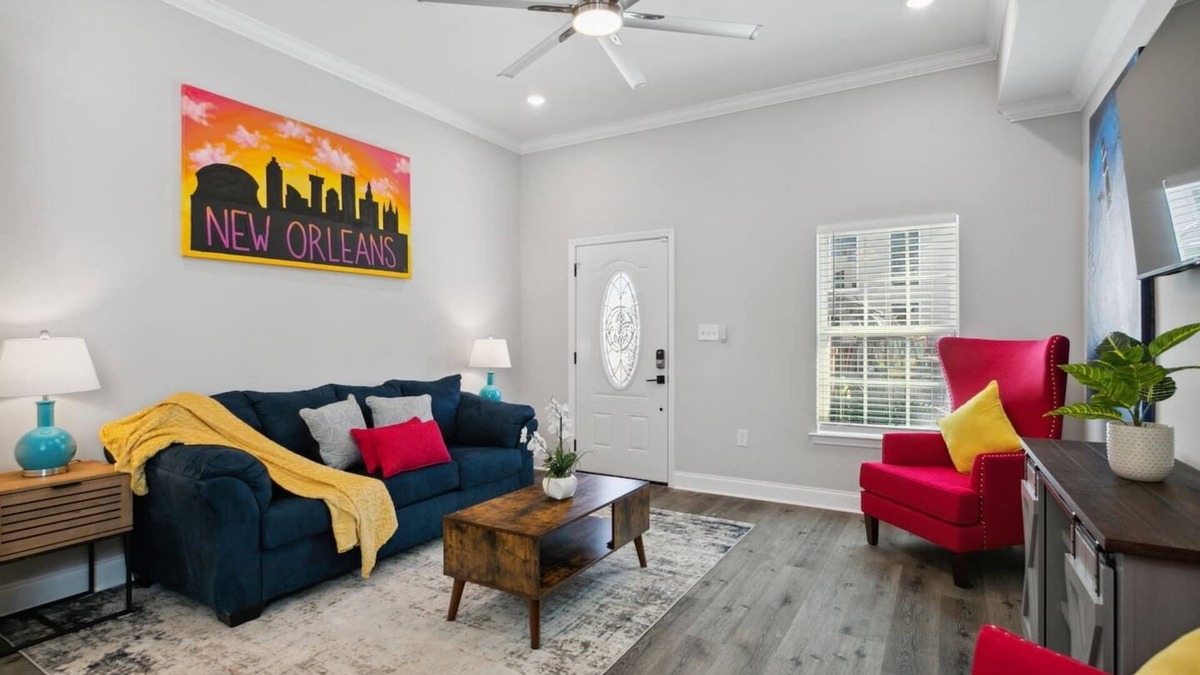 Tulane - Gravier House | 5 Min to FQ | Stylish 5BR | Outdoor Seating & Park