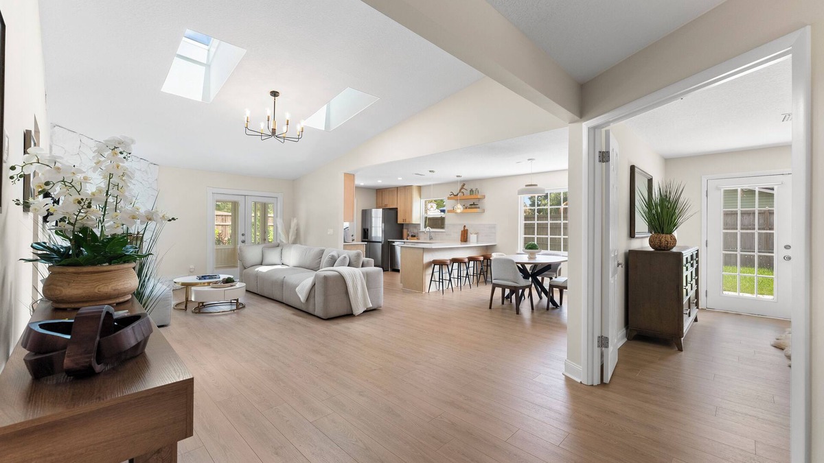 Isle of Palms House | 5 min to Mayo—luxury, comfort & care designed for patients & caregivers.