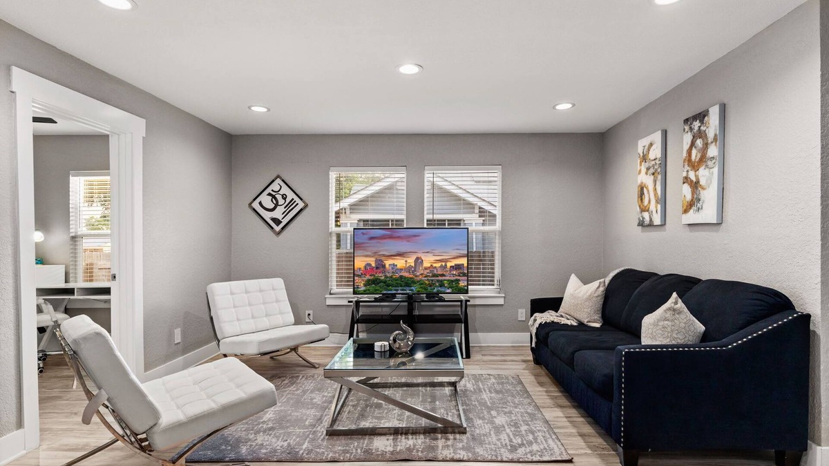 Highland Park House | 5 Min to Riverwalk+Alamo-10 Min to Pearl