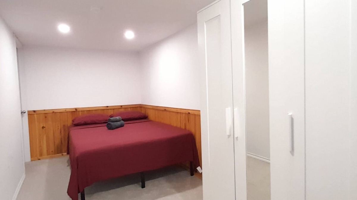 Ottawa Division House | 5 Min Walk to Algonquin College - Private Rooms - Female Students Only