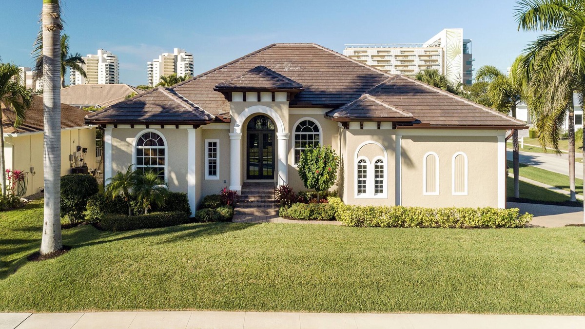 Marco Island House | 5 min Walk to Beach, Dining, Shops, mini golf/4BR, 3BA/Salt Water Pool & Spa