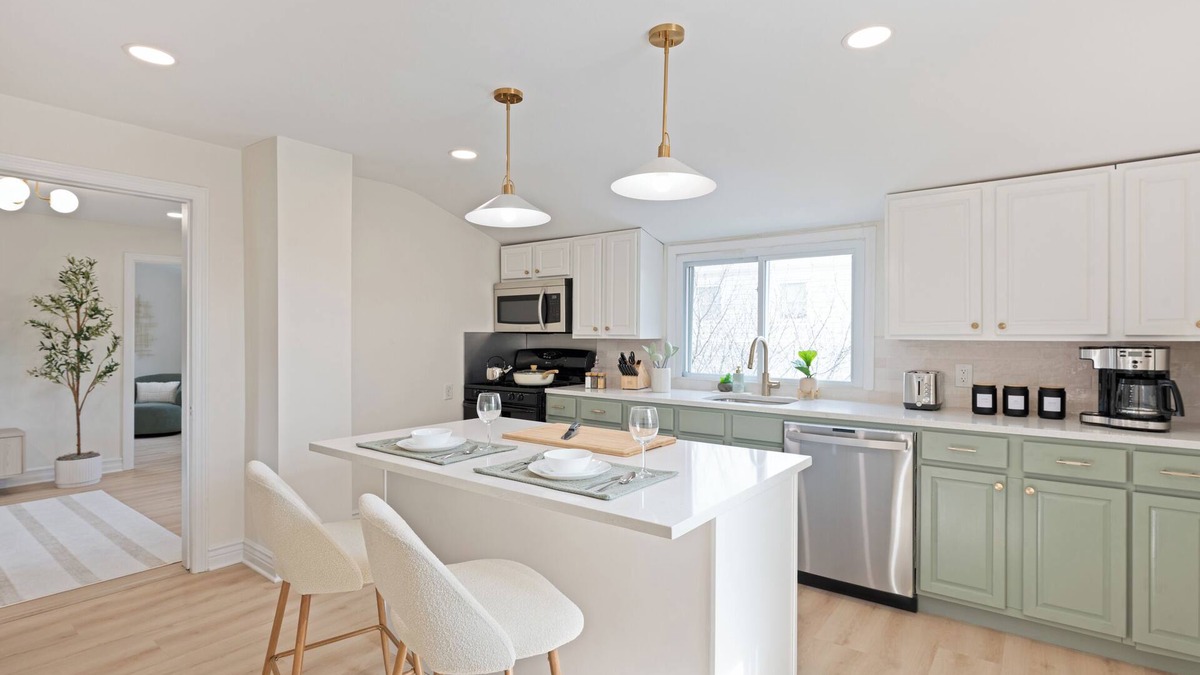 Little Ferry House | 5 Min Walk to Bus to NYC, In-Unit Laundry, Parking, Newly Renovated, Modern